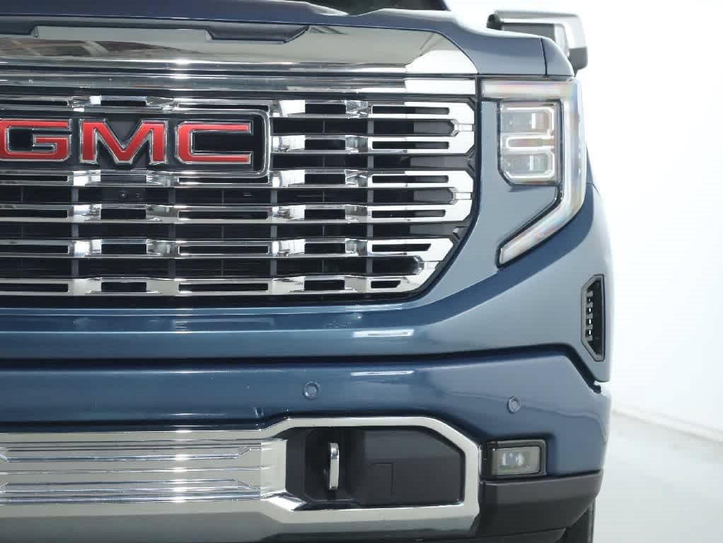 Used 2025 GMC Sierra 1500 Denali w/ Denali Reserve Package AWD/4WD image 7