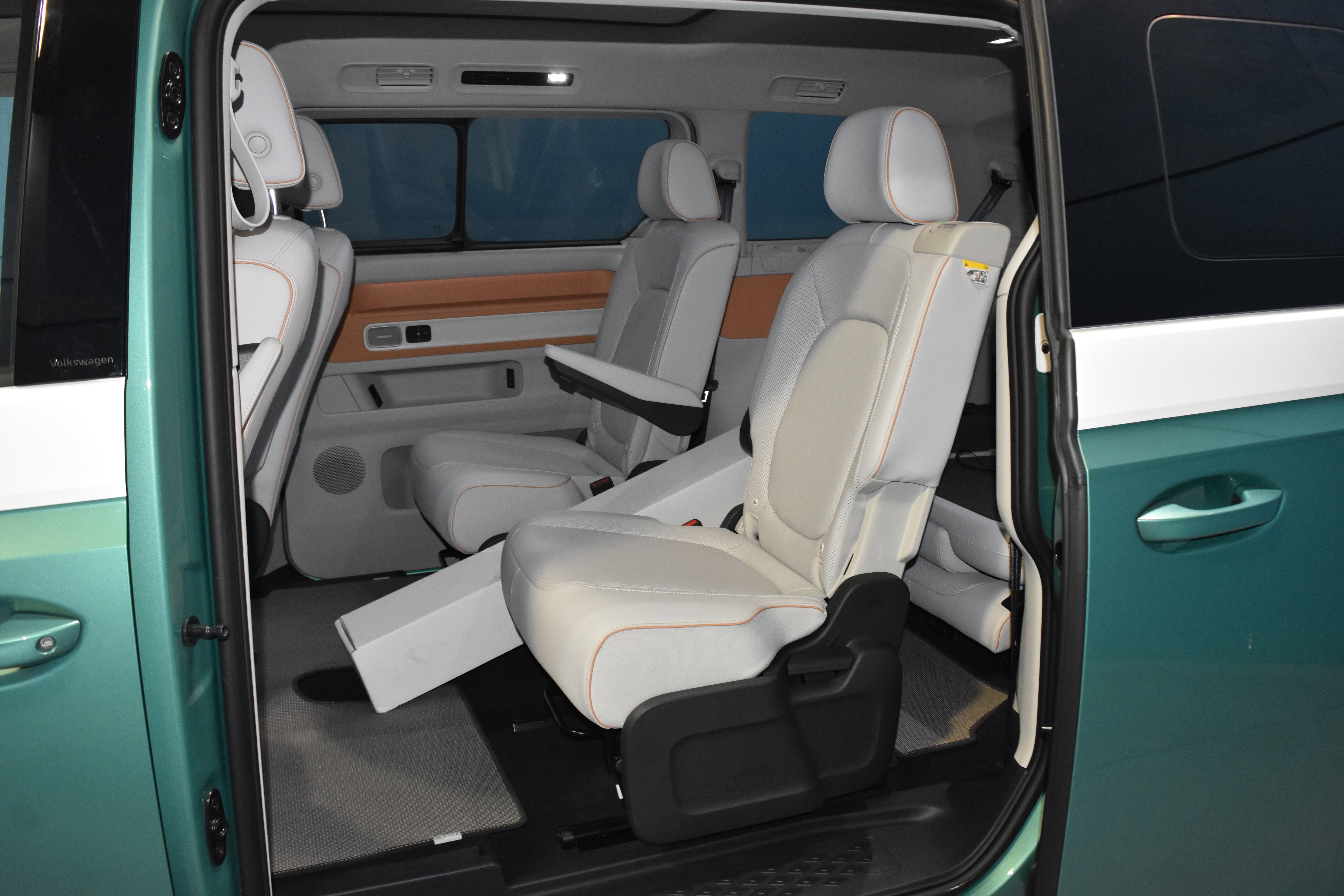 New 2025 Volkswagen ID. Buzz 1st Edition image 17