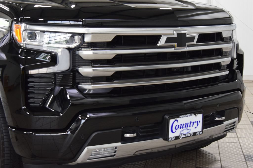 Used 2025 Chevrolet Silverado 1500 High Country w/ High Country Premium Package AWD/4WD image 13