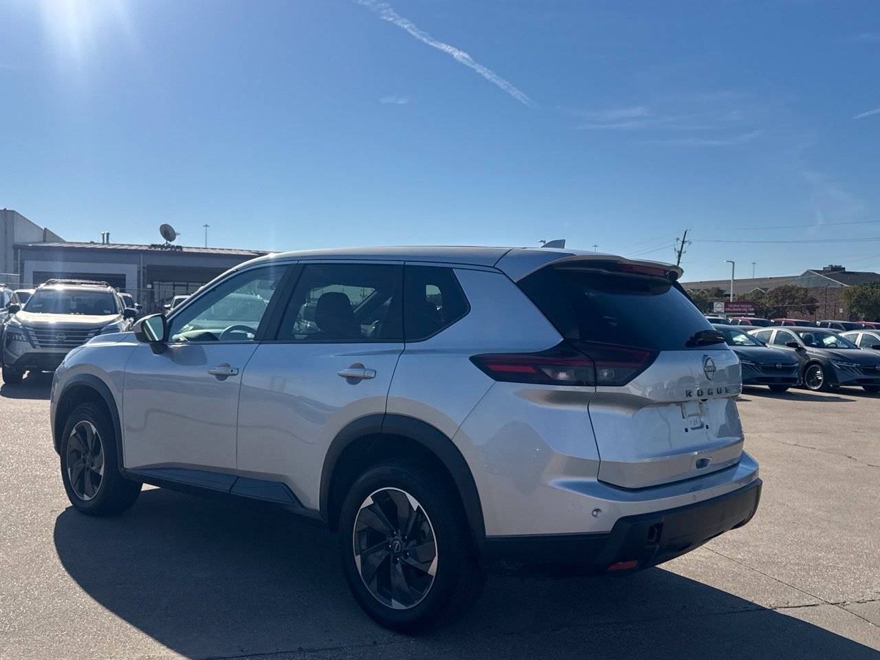 Certified 2025 Nissan Rogue SV FWD image 16