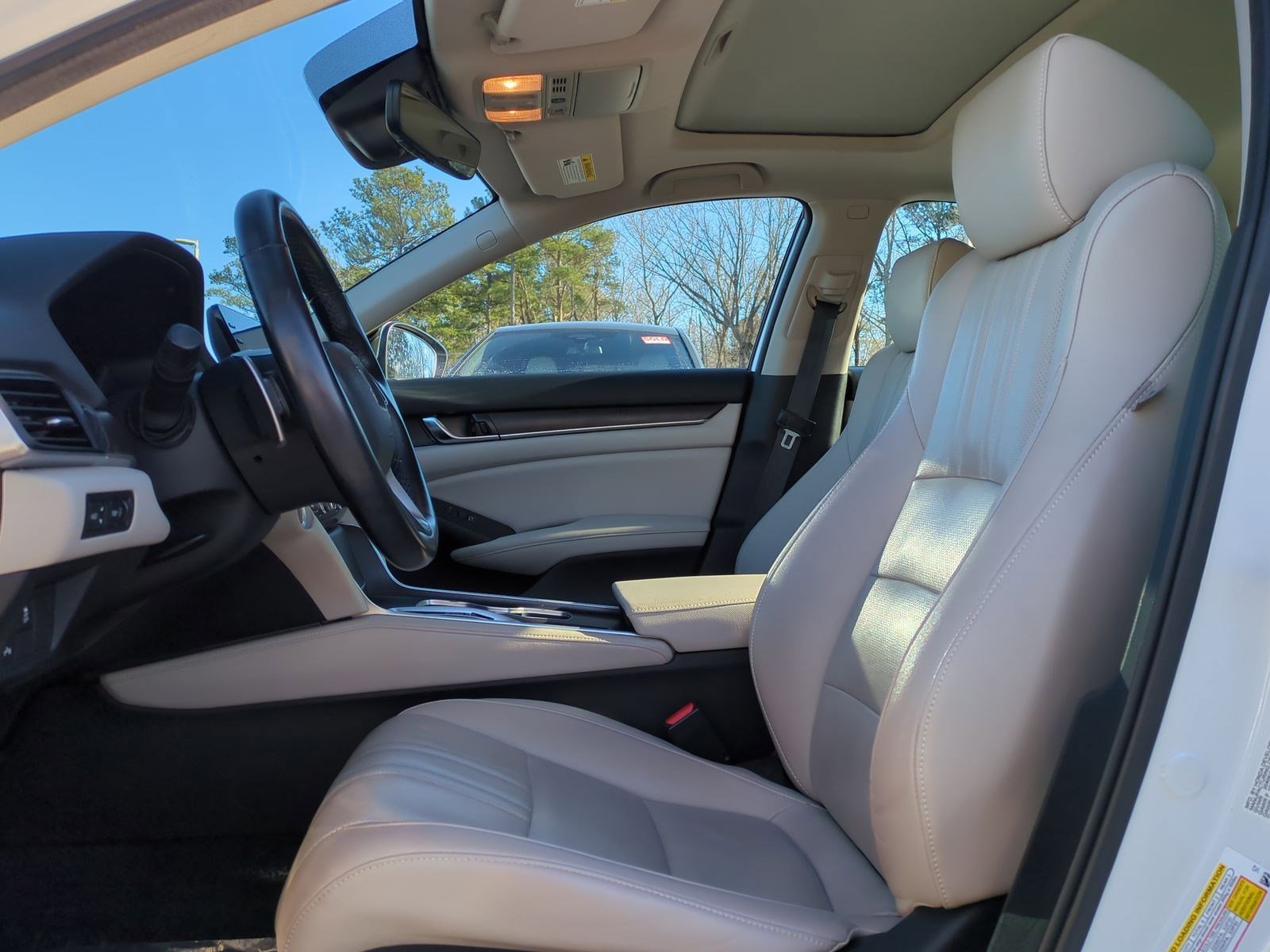 Used 2022 Honda Accord Touring image 16