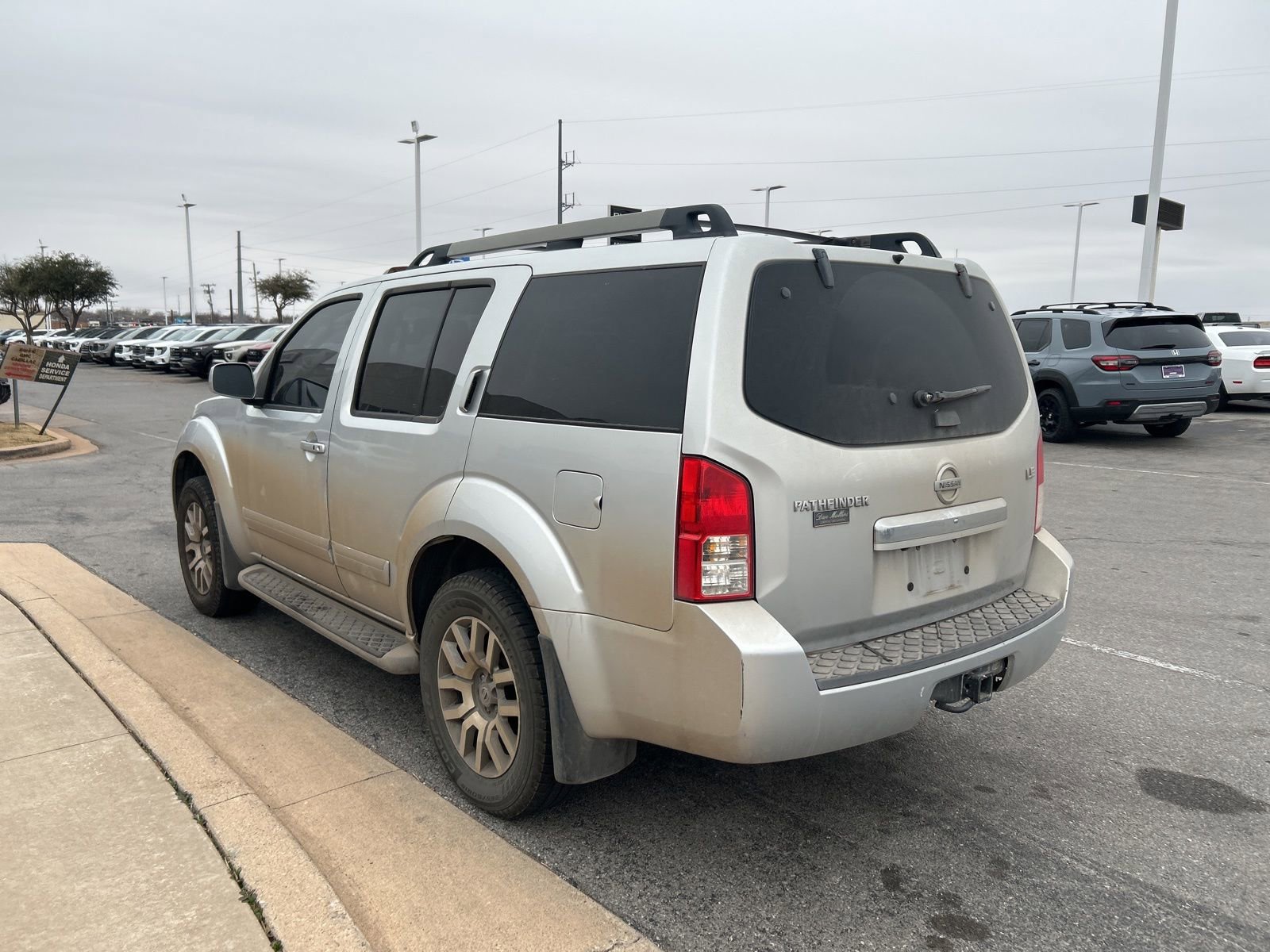 Used 2010 Nissan Pathfinder LE w/ Navigation Pkg image 7