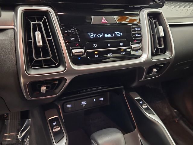 Used 2023 Kia Sorento S image 23
