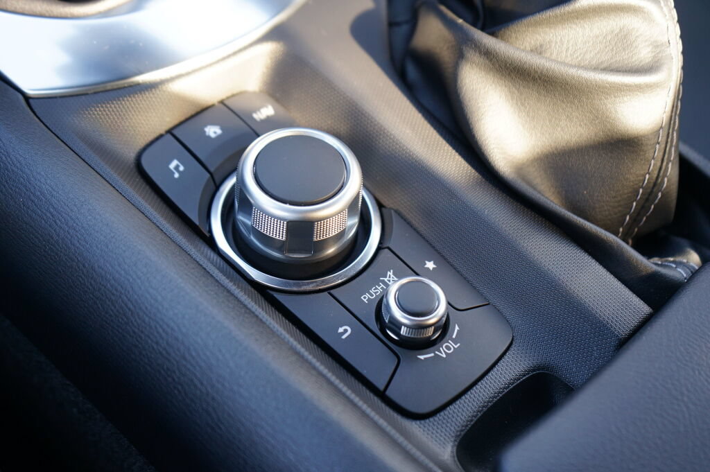 Used 2022 MAZDA MX-5 Miata RF Grand Touring RWD image 12