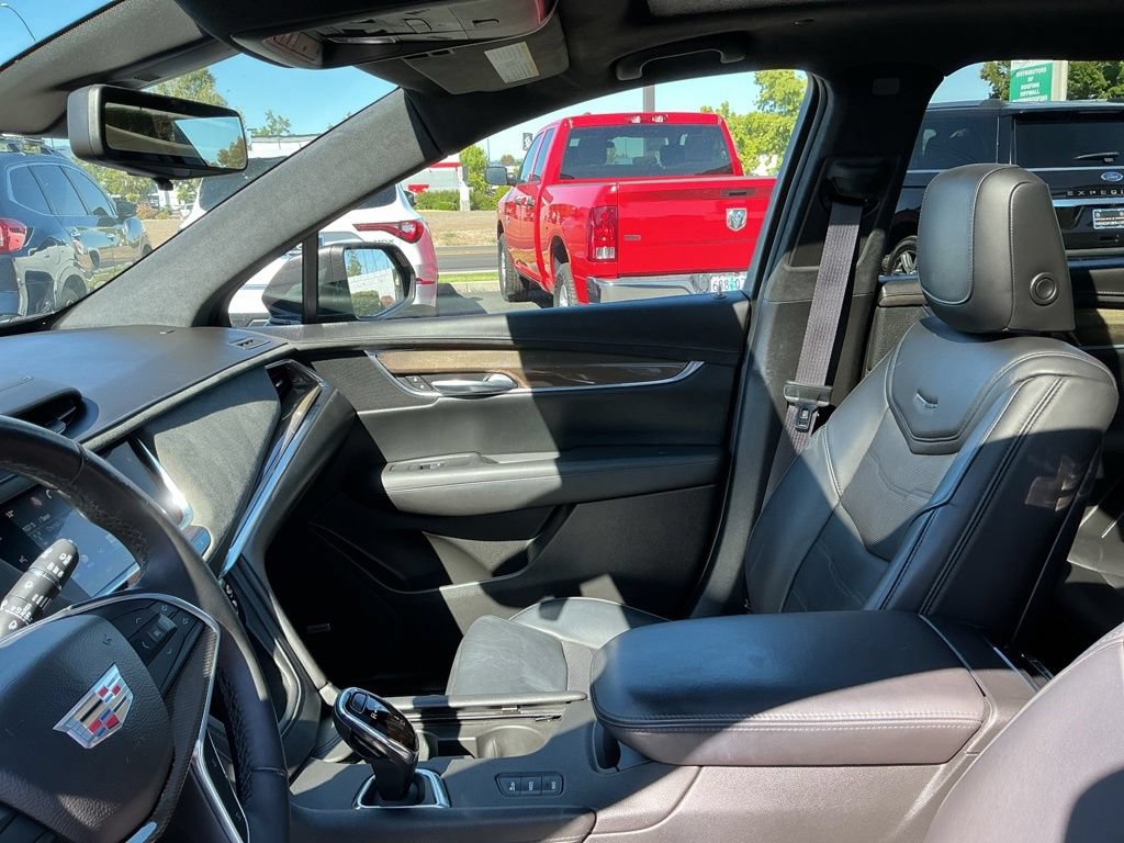 Used 2017 Cadillac XT5 Platinum w/ Driver Assist Package AWD/4WD image 11