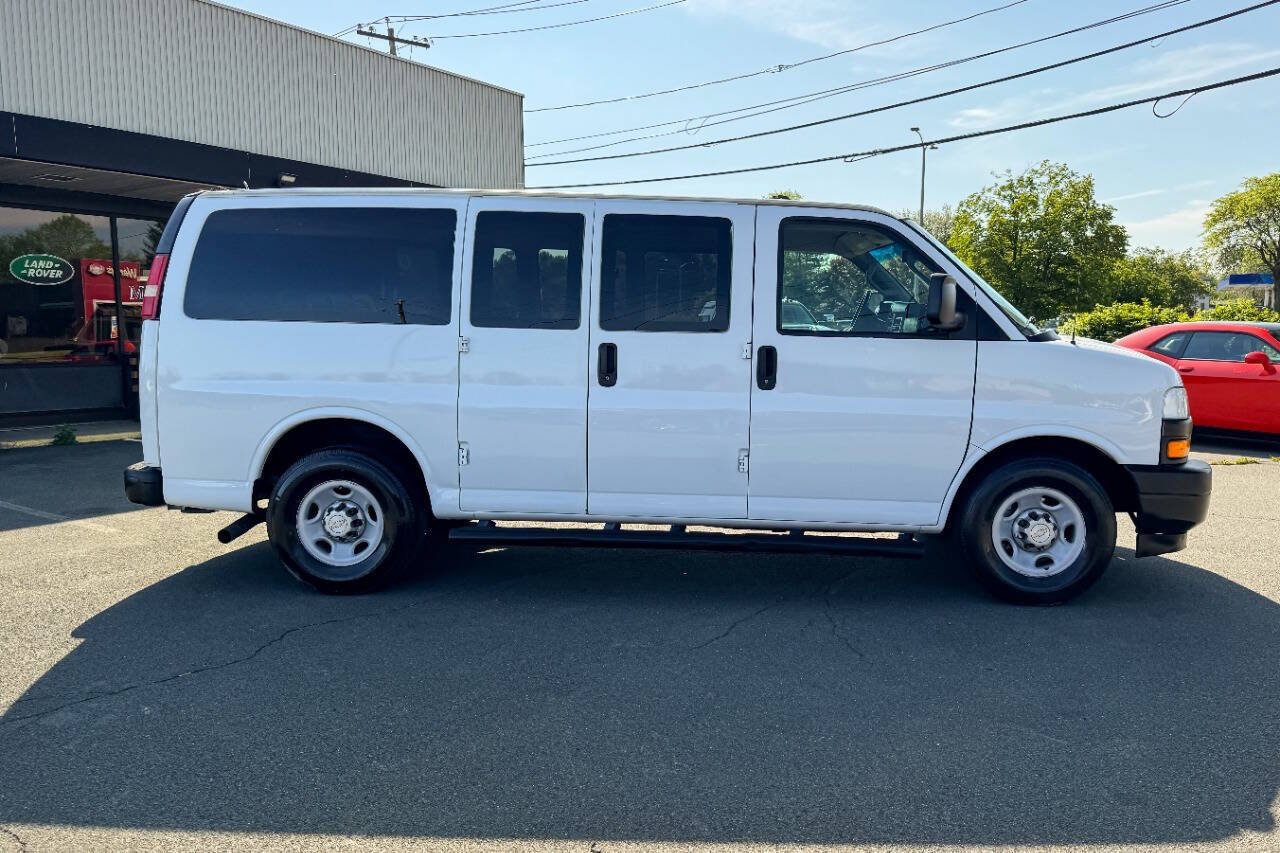 Used 2018 Chevrolet Express 2500 LS w/ Driver Convenience Package RWD image 3