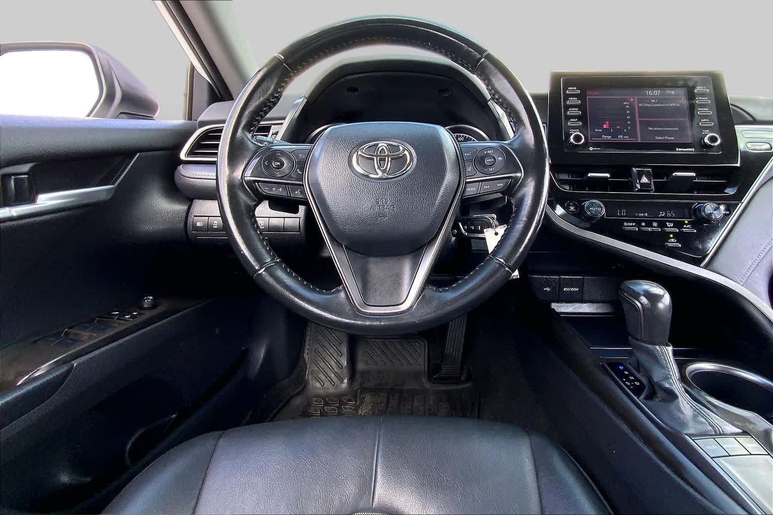 Used 2023 Toyota Camry SE FWD image 6