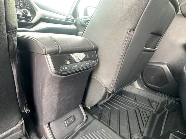 Used 2021 Toyota Highlander L FWD image 30