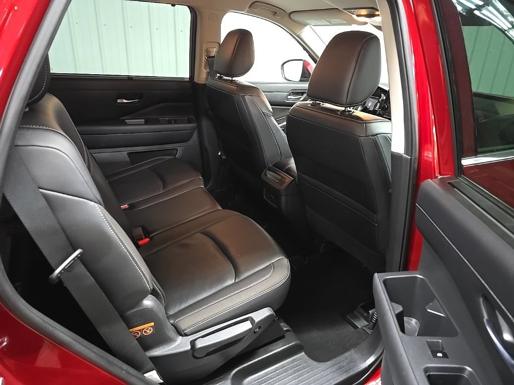 Used 2023 Nissan Pathfinder SL w/ Lighting Package (N92) AWD/4WD image 20
