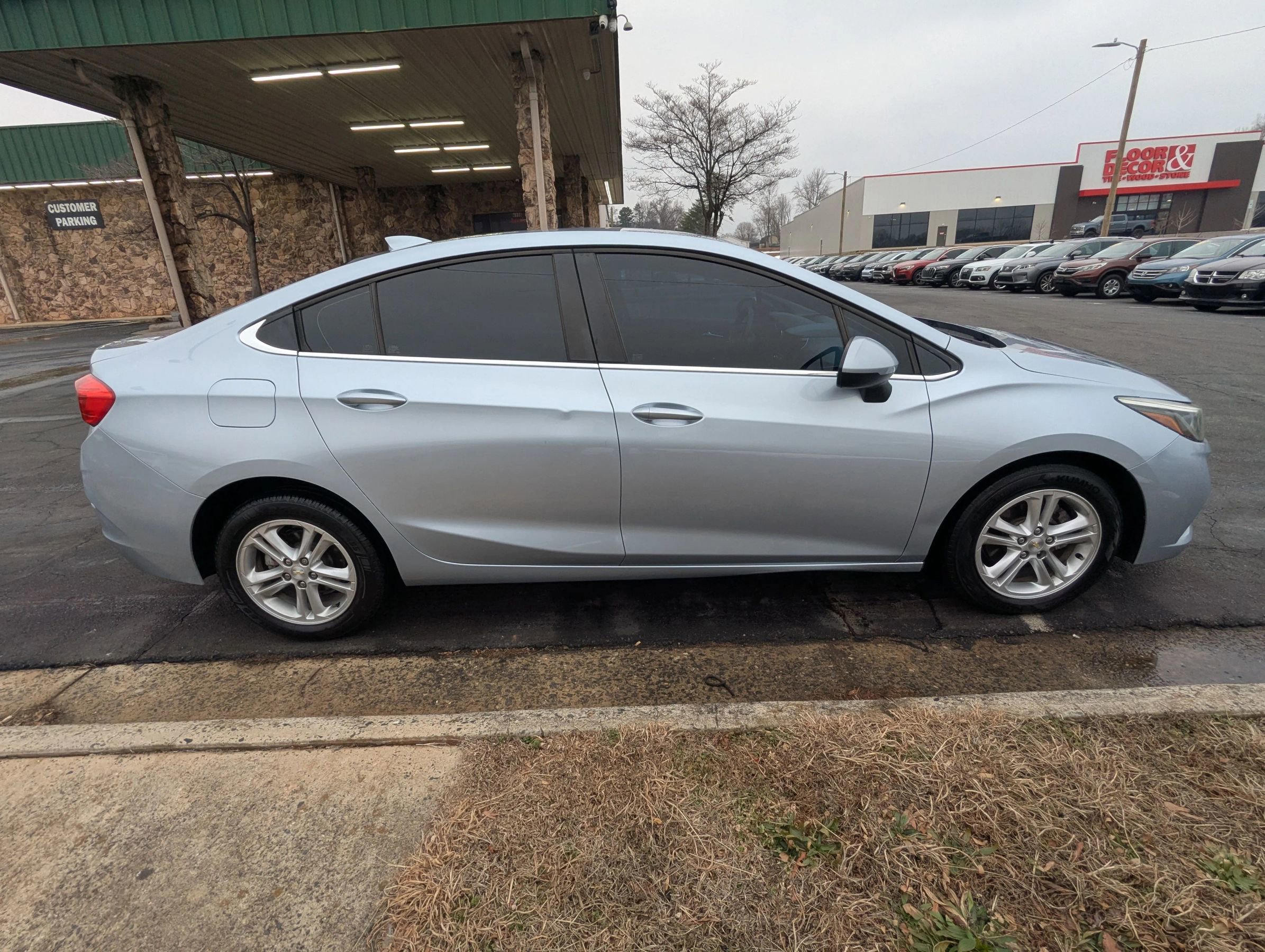Used 2017 Chevrolet Cruze LT image 8