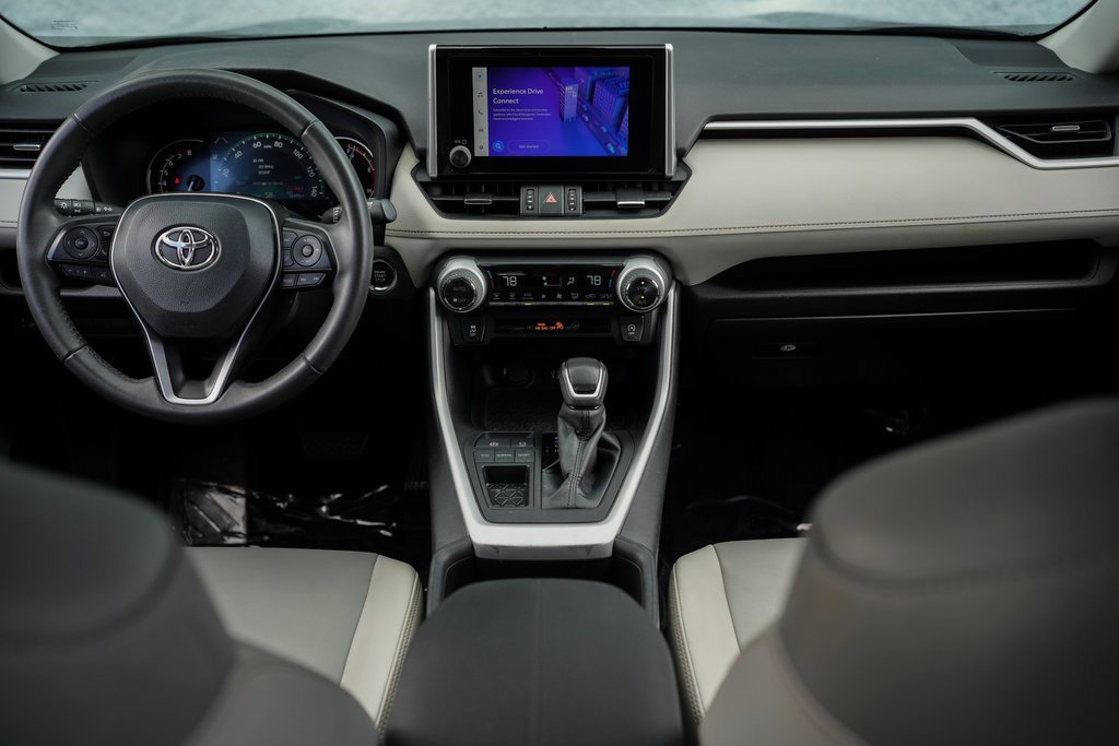 Used 2023 Toyota RAV4 XLE Premium image 20