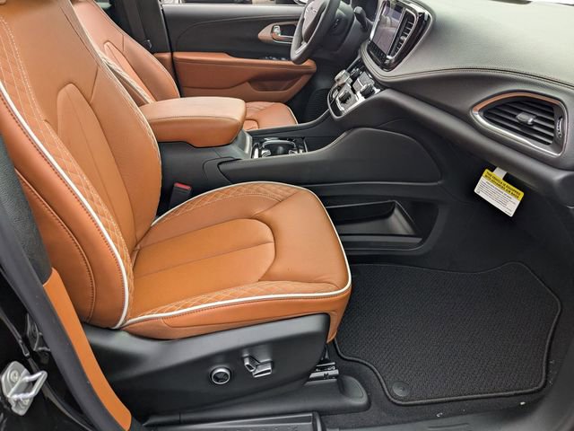 New 2026 Chrysler Pacifica Pinnacle image 29