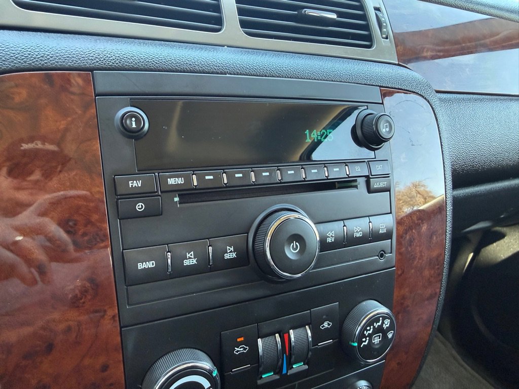 Used 2011 Chevrolet Avalanche LS image 32