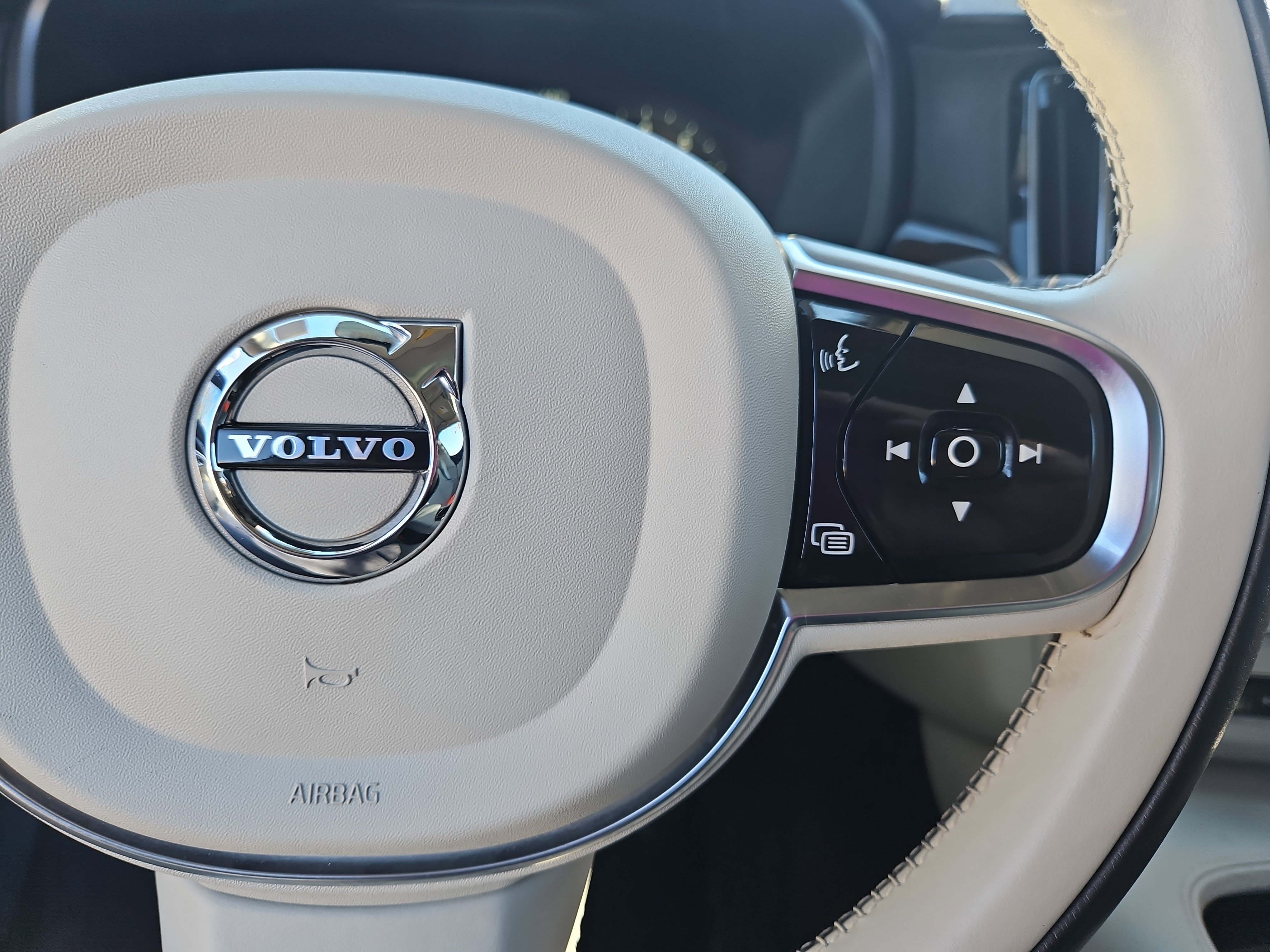 Used 2019 Volvo S90 T6 Momentum image 13