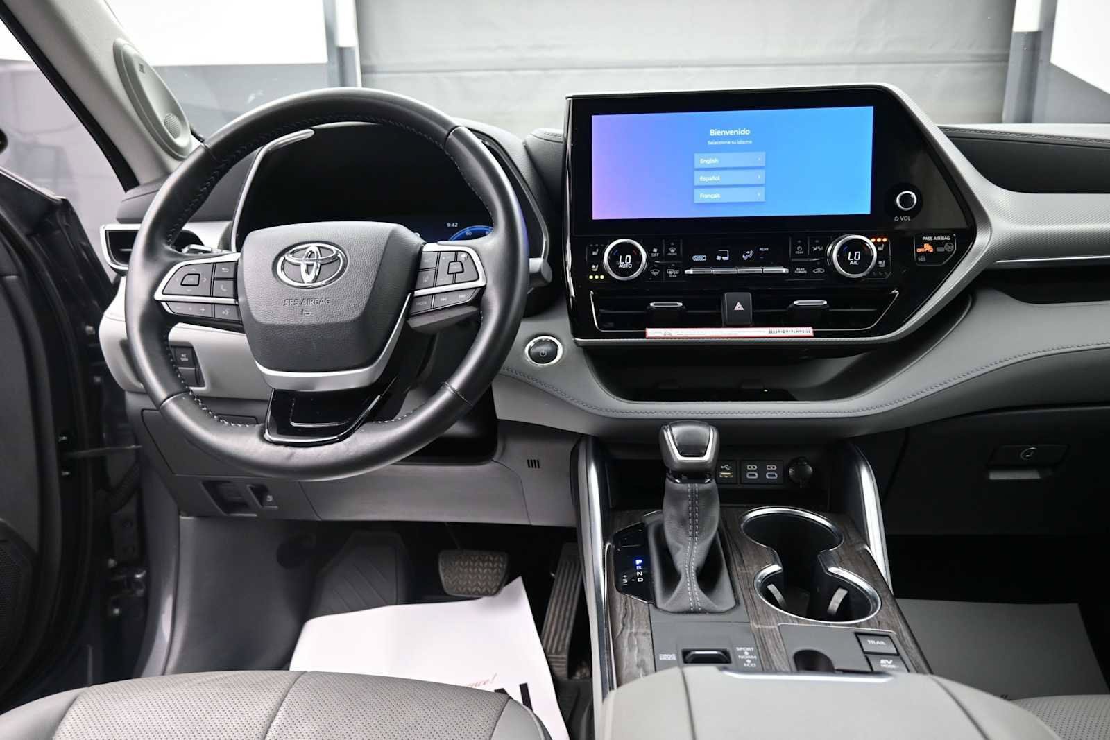 Used 2024 Toyota Highlander Platinum AWD/4WD image 15
