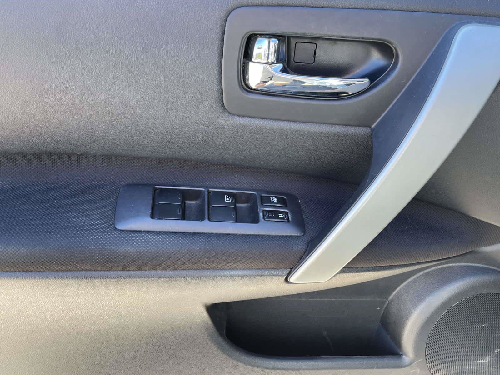 Used 2014 Nissan Rogue S AWD/4WD image 12