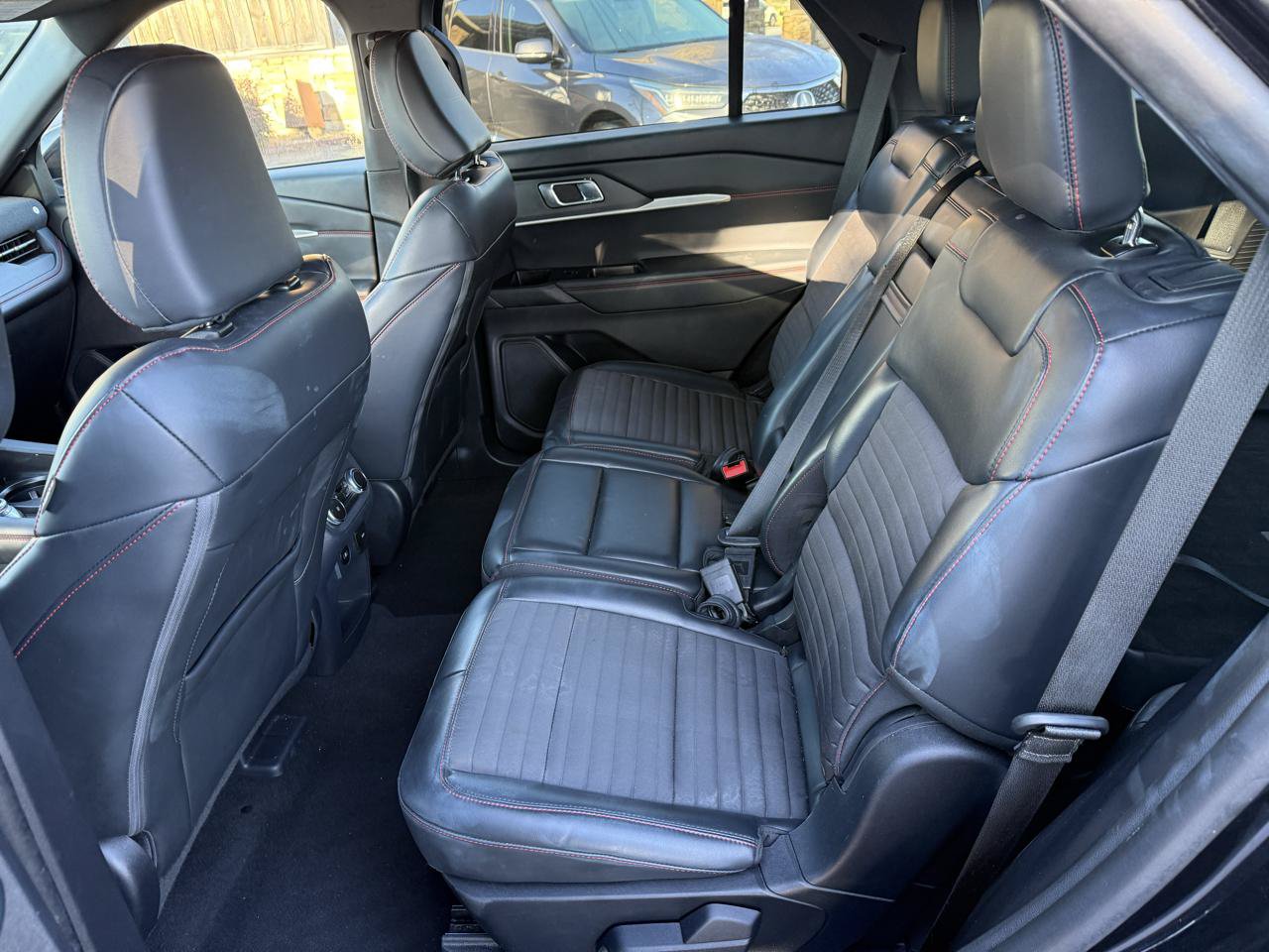 Used 2025 Ford Explorer ST-Line w/ ST-Line Street Pack AWD/4WD image 8