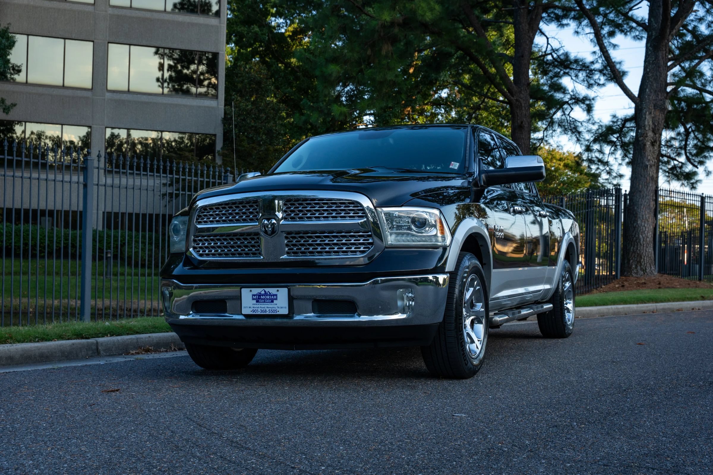 Used 2014 RAM 1500 Laramie w/ Convenience Group AWD/4WD image 2
