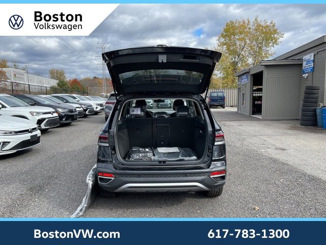 New 2025 Volkswagen Taos SEL image 11