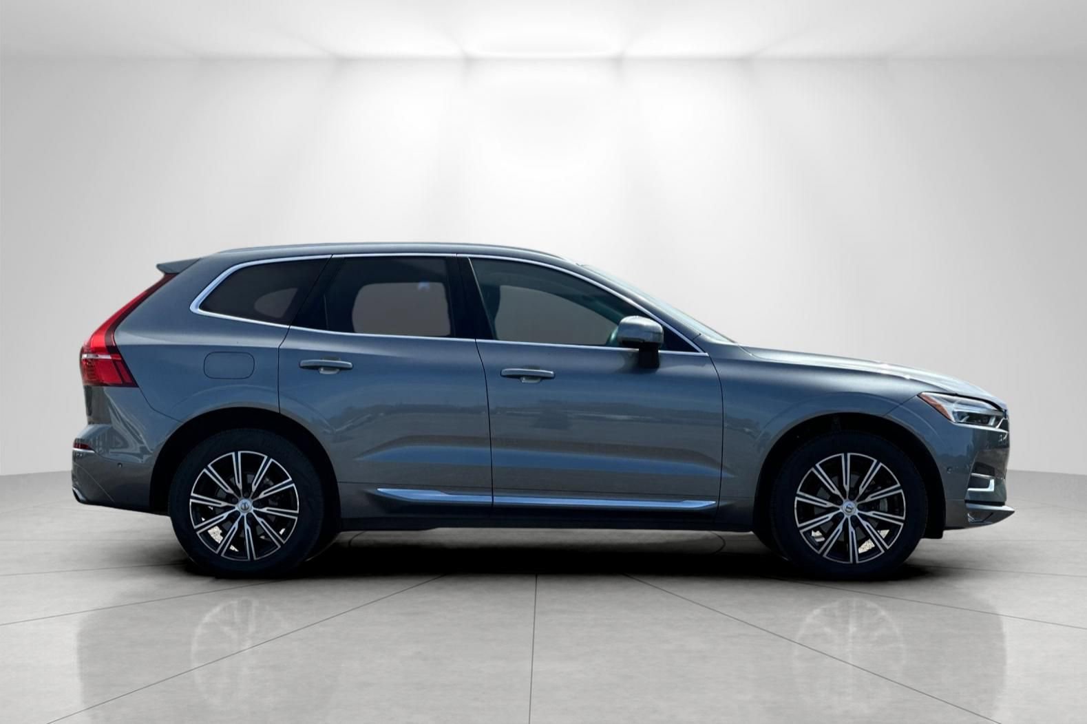 Used 2021 Volvo XC60 T5 Inscription w/ Advanced Package image 2