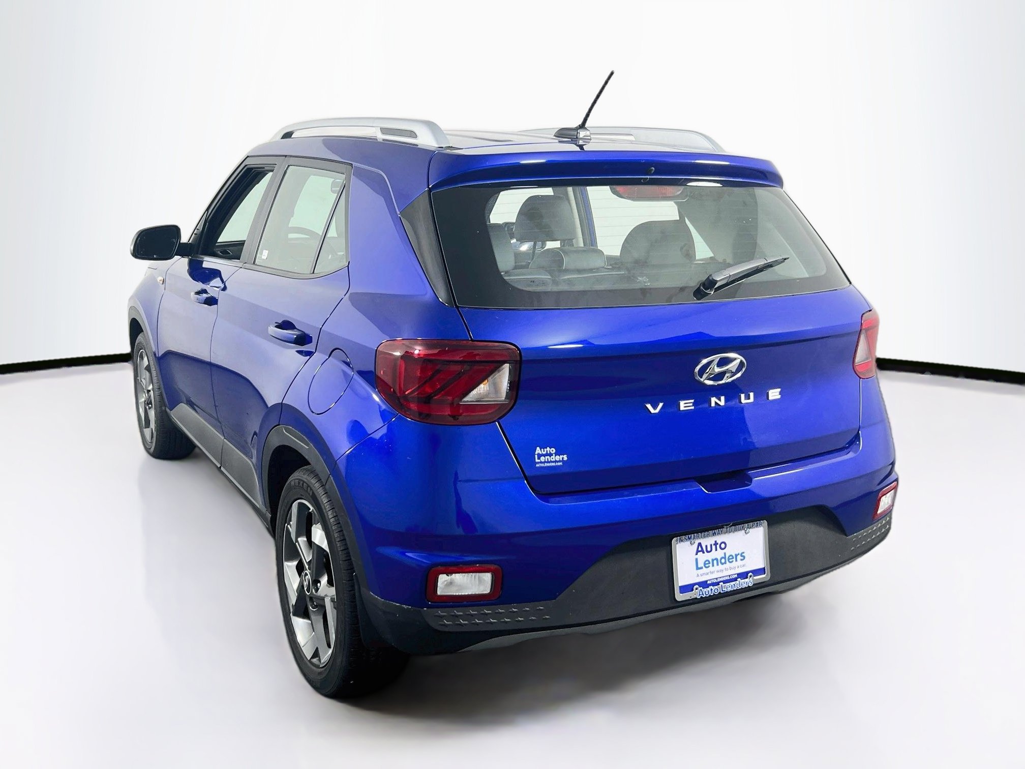 Used 2024 Hyundai Venue Limited FWD image 7