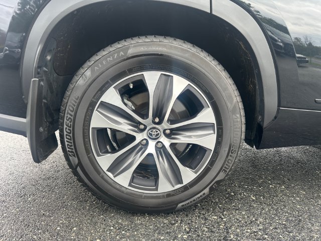 Used 2023 Toyota Highlander XLE AWD/4WD image 22