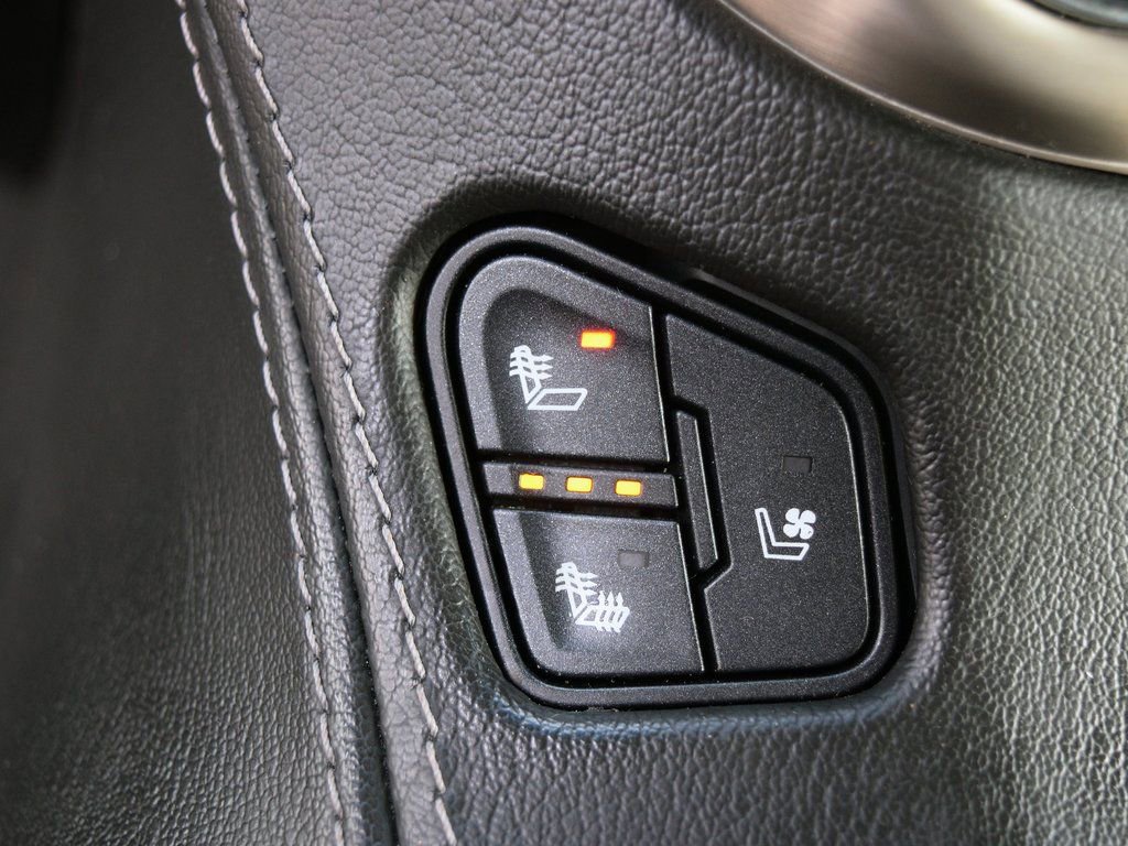 Used 2018 GMC Yukon Denali image 23