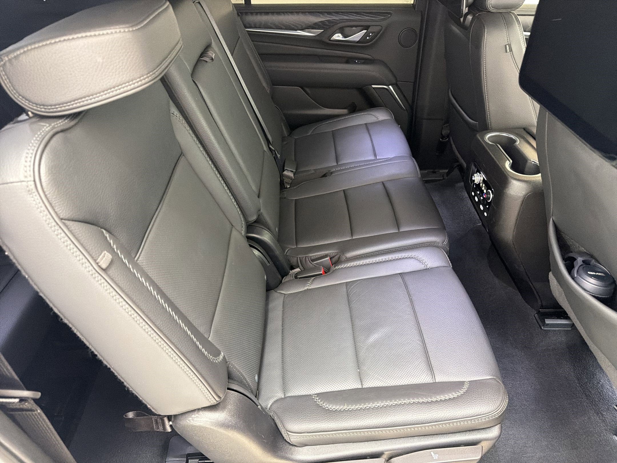 Used 2024 GMC Yukon XL Denali w/ Advanced Technology Package image 28