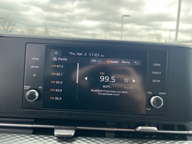 Used 2024 Kia Carnival LX FWD image 19