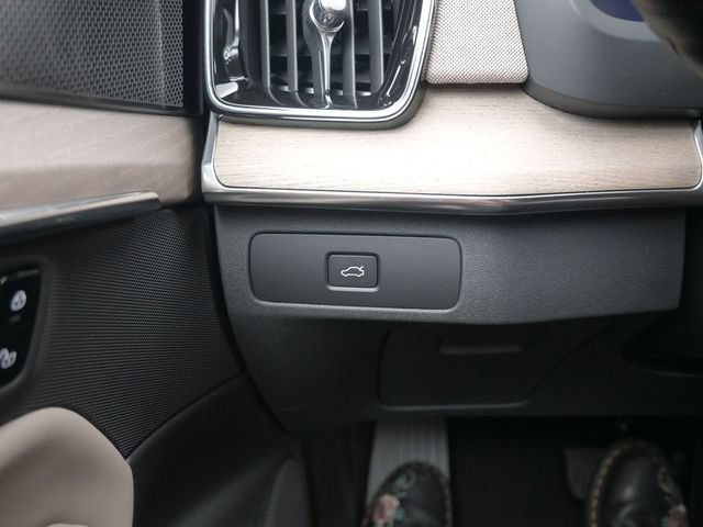 New 2026 Volvo XC90 B5 Plus w/ Protection Package Premier AWD/4WD image 29