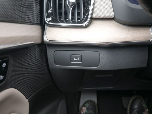 New 2026 Volvo XC90 B5 Plus w/ Protection Package Premier image 29