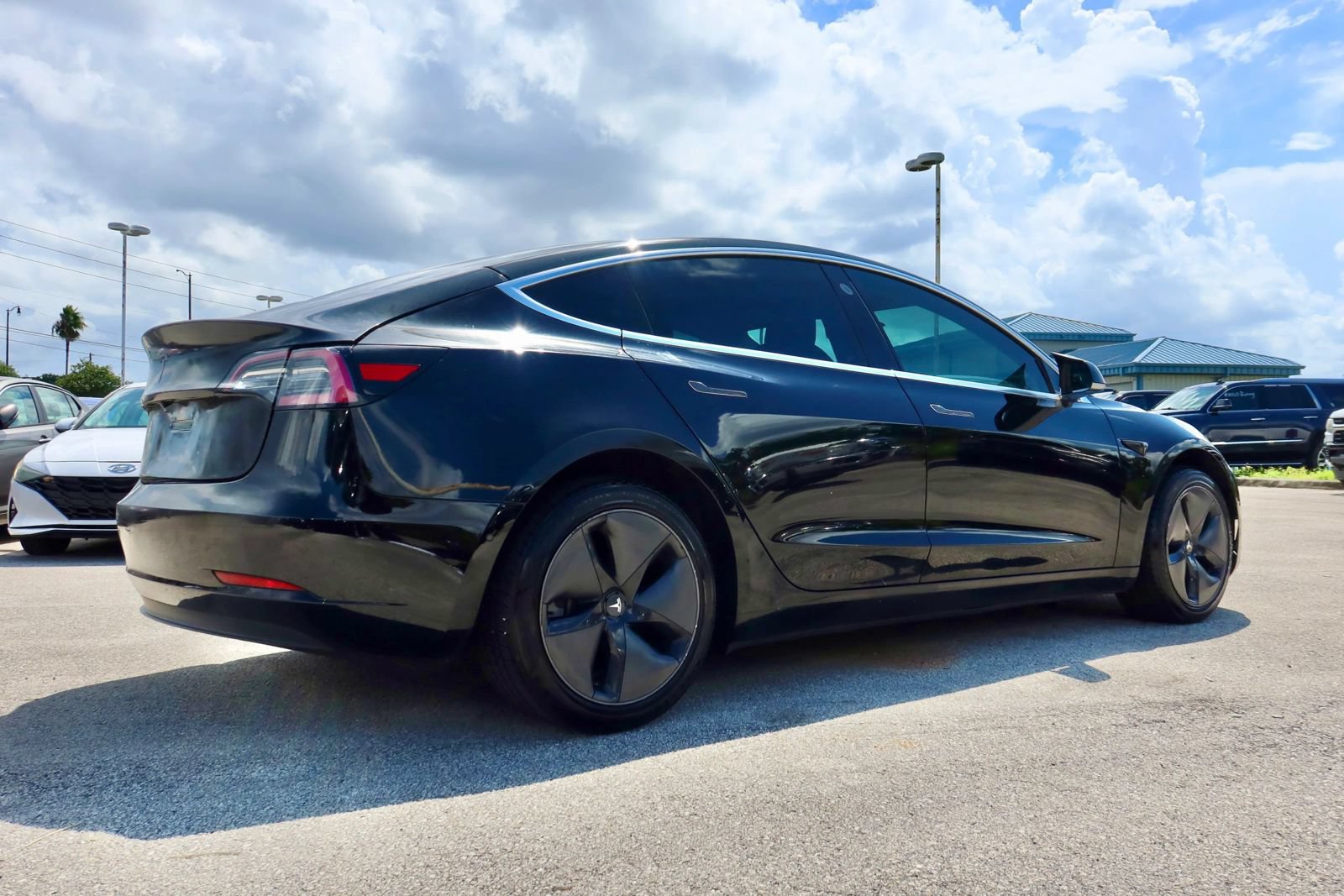 Used 2019 Tesla Model 3 Mid Range RWD image 2