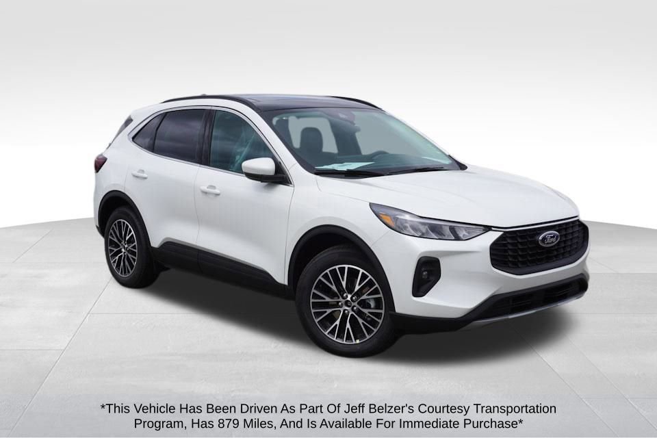 New 2025 Ford Escape SE w/ Class II Trailer Tow Package