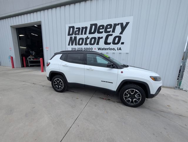 Used 2025 Jeep Compass Trailhawk AWD/4WD image 35