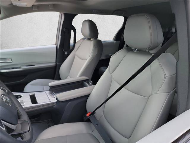 Used 2026 Toyota Sienna XLE AWD/4WD image 13