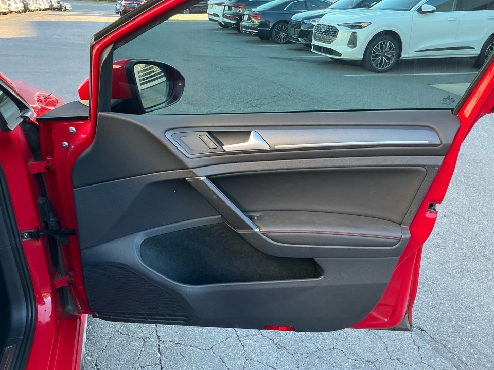 Used 2018 Volkswagen GTI SE w/ SE Leather Package image 34