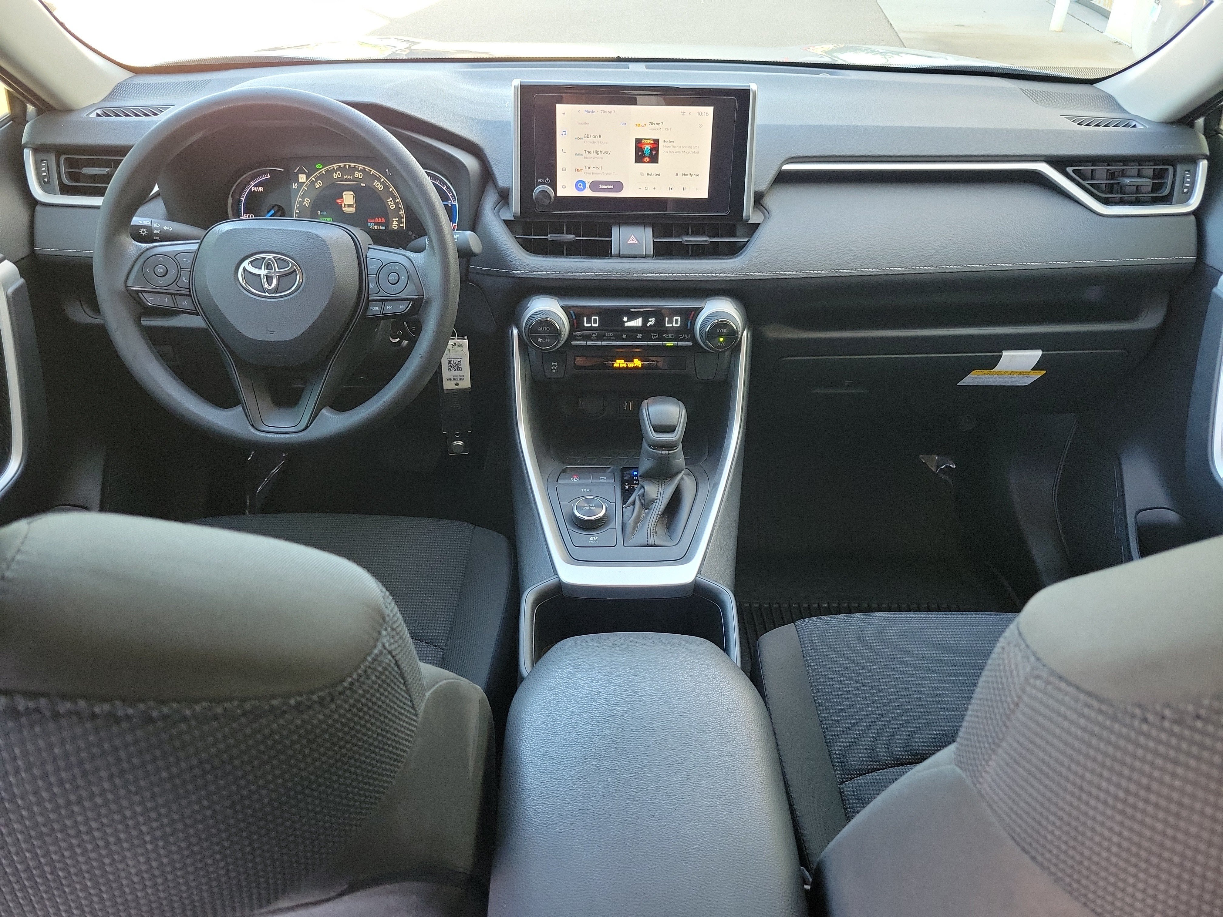 Used 2025 Toyota RAV4 LE AWD/4WD image 18