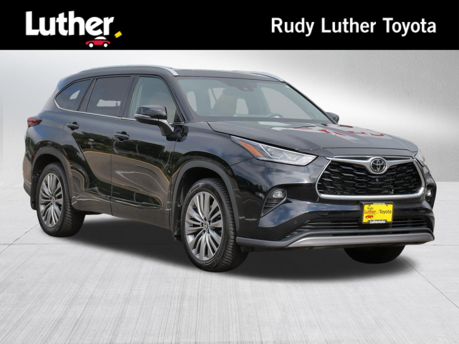 Used 2022 Toyota Highlander Platinum AWD/4WD image 1