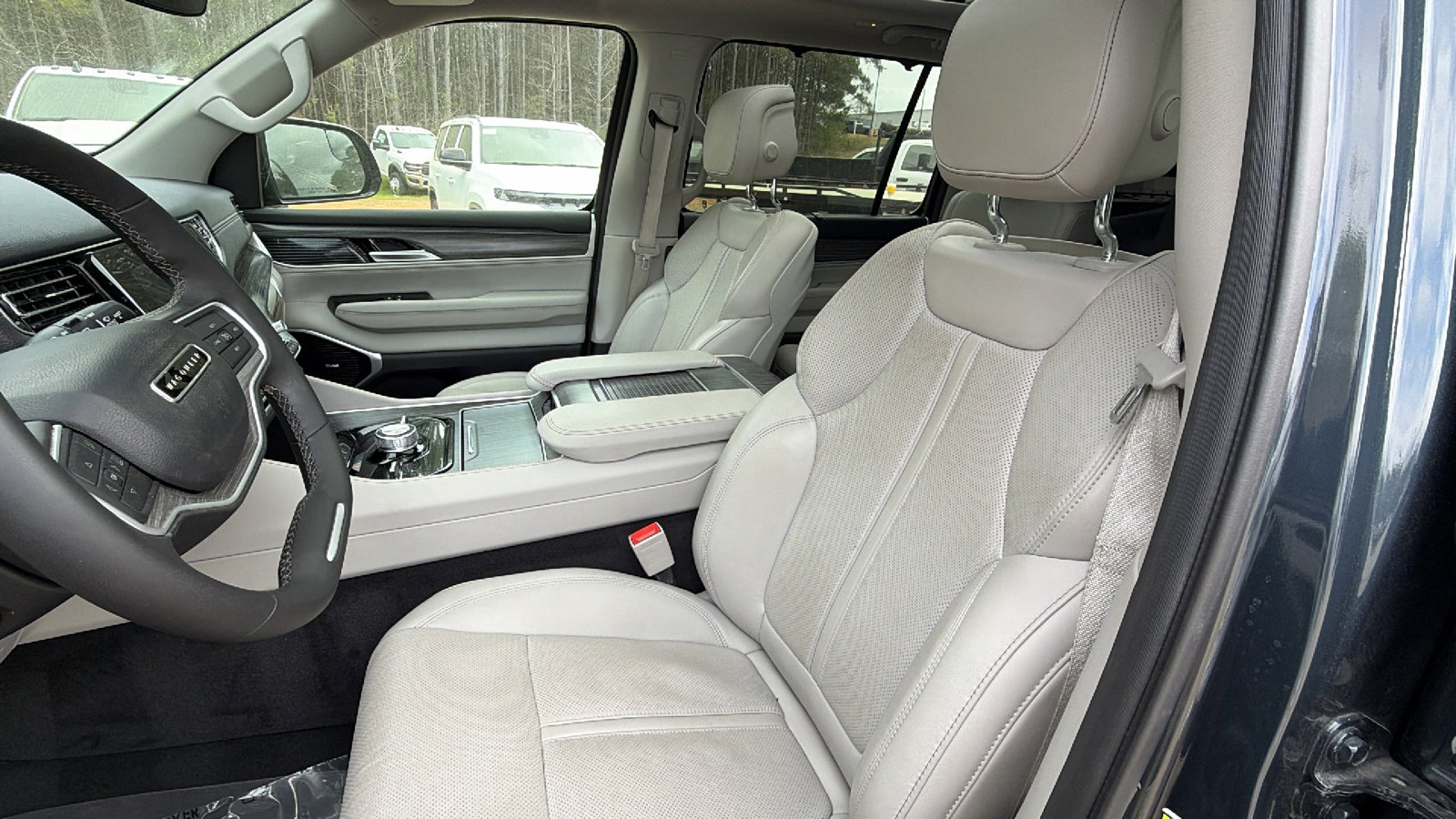 Used 2024 Jeep Wagoneer Series III w/ Premium Group I image 17