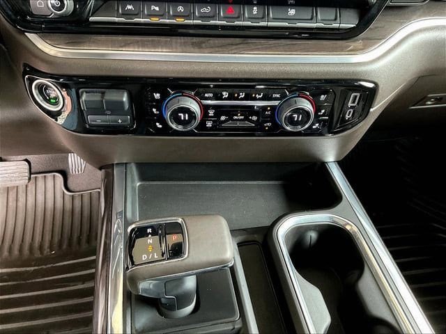 Used 2023 Chevrolet Silverado 1500 LTZ AWD/4WD image 16