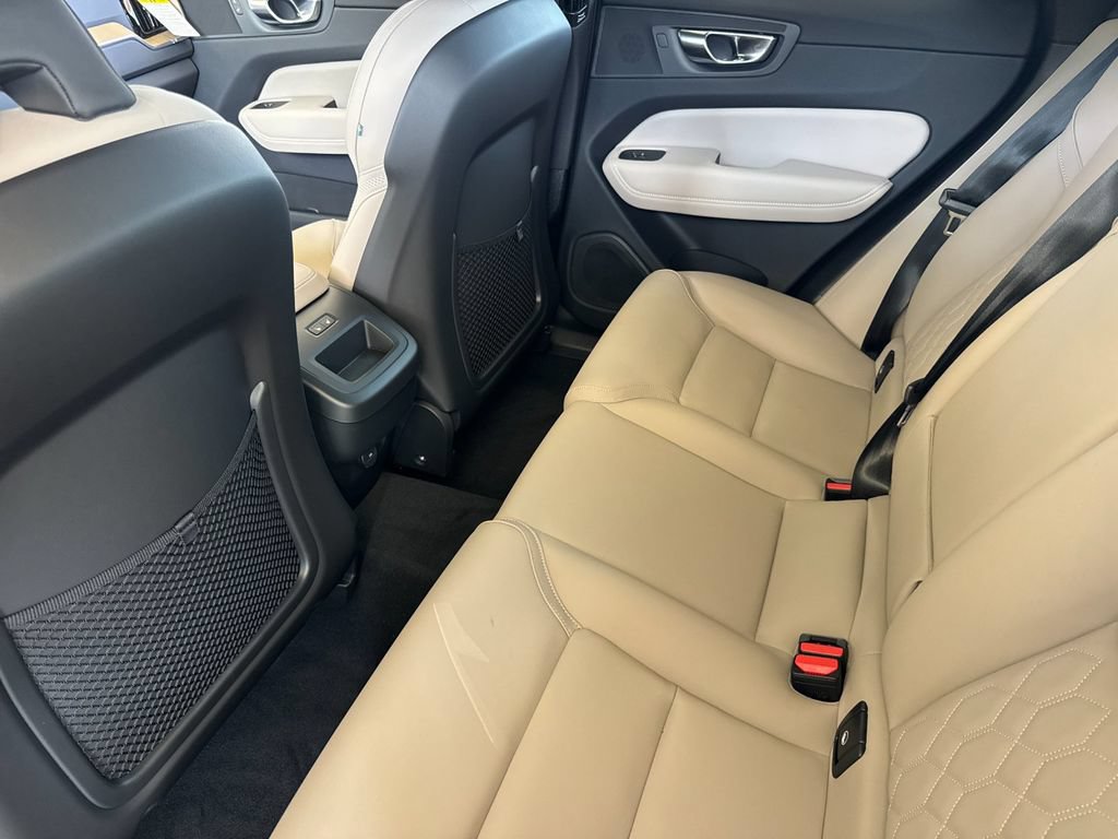 New 2026 Volvo XC60 B5 Core w/ Protection Package Premier AWD/4WD image 11