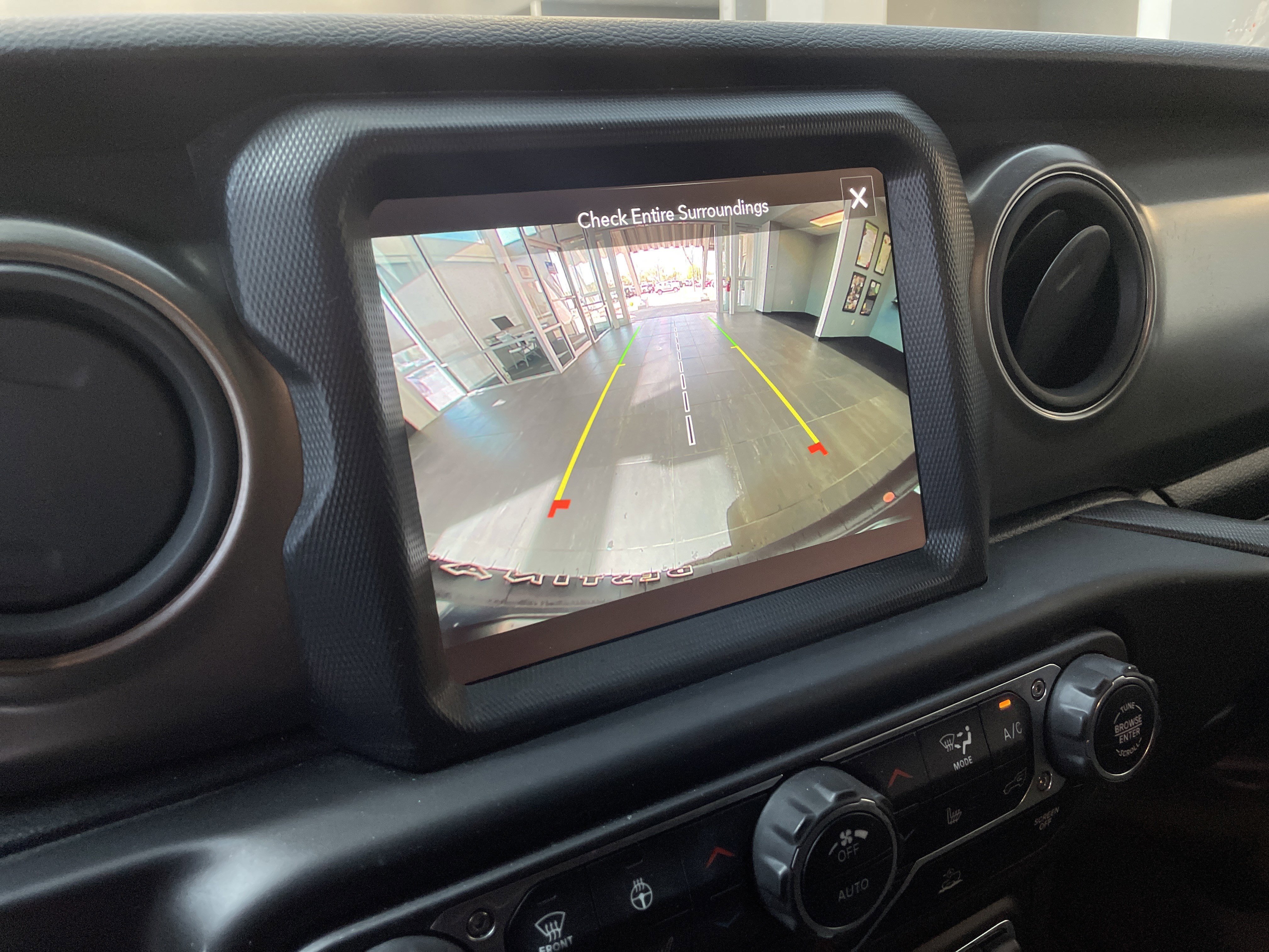 Used 2023 Jeep Wrangler Unlimited w/ Sun & Screen Package image 52