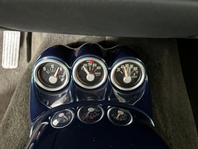 Used 2005 Chevrolet SSR w/ Preferred Equipment Group image 22