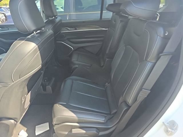Used 2022 Jeep Grand Cherokee L Limited w/ Luxury Tech Group II AWD/4WD image 12