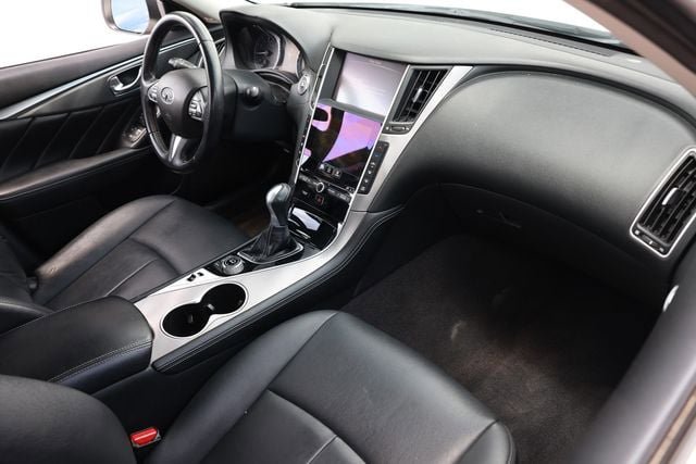 Used 2017 INFINITI Q50 Signature Edition w/ All Weather Package (L93) RWD image 21
