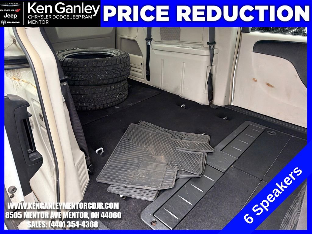 Used 2011 Chrysler Town & Country Touring FWD image 19