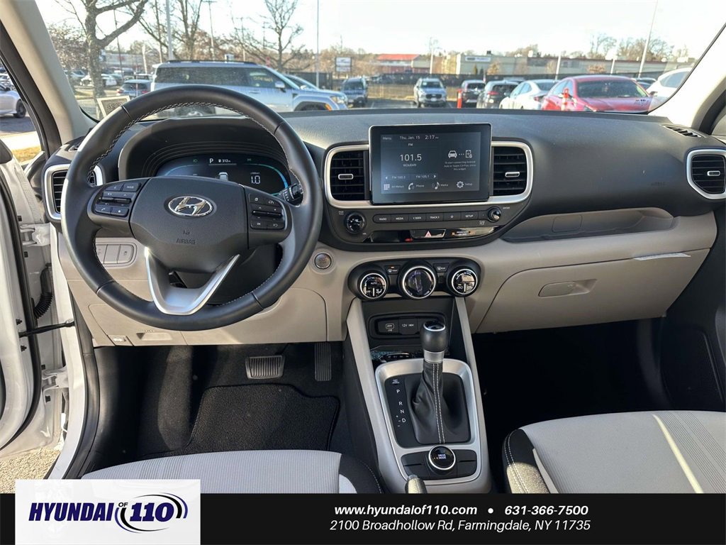 Used 2025 Hyundai Venue SEL image 21