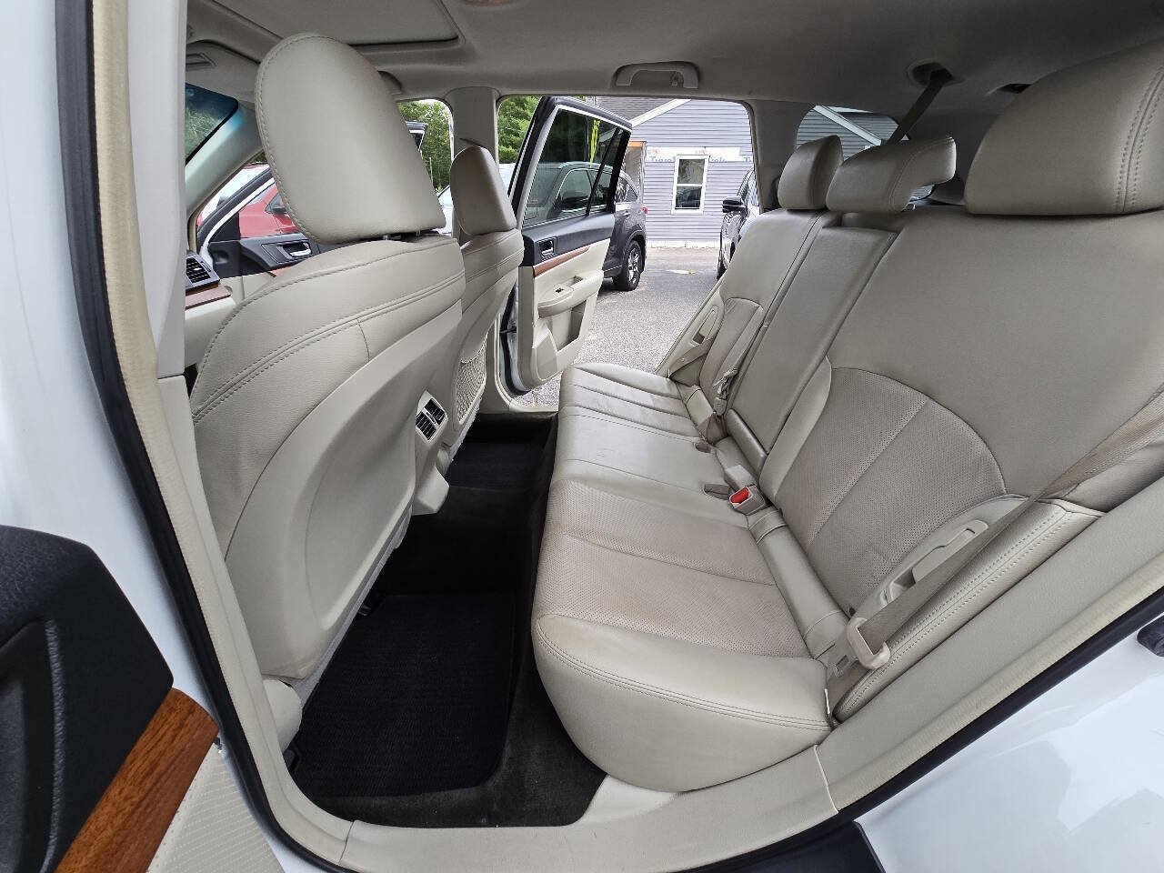 Used 2014 Subaru Outback 2.5i Limited w/ Moonroof Package AWD/4WD image 18