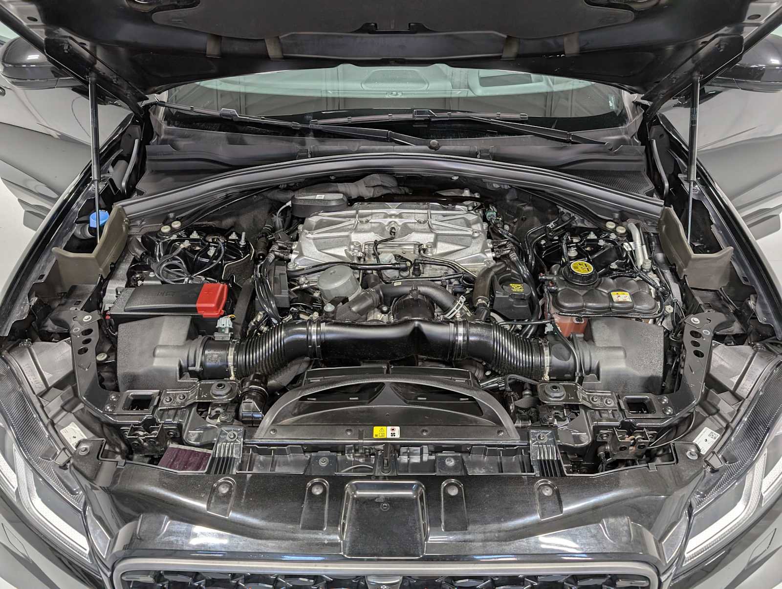 Used 2021 Jaguar F-PACE SVR image 13