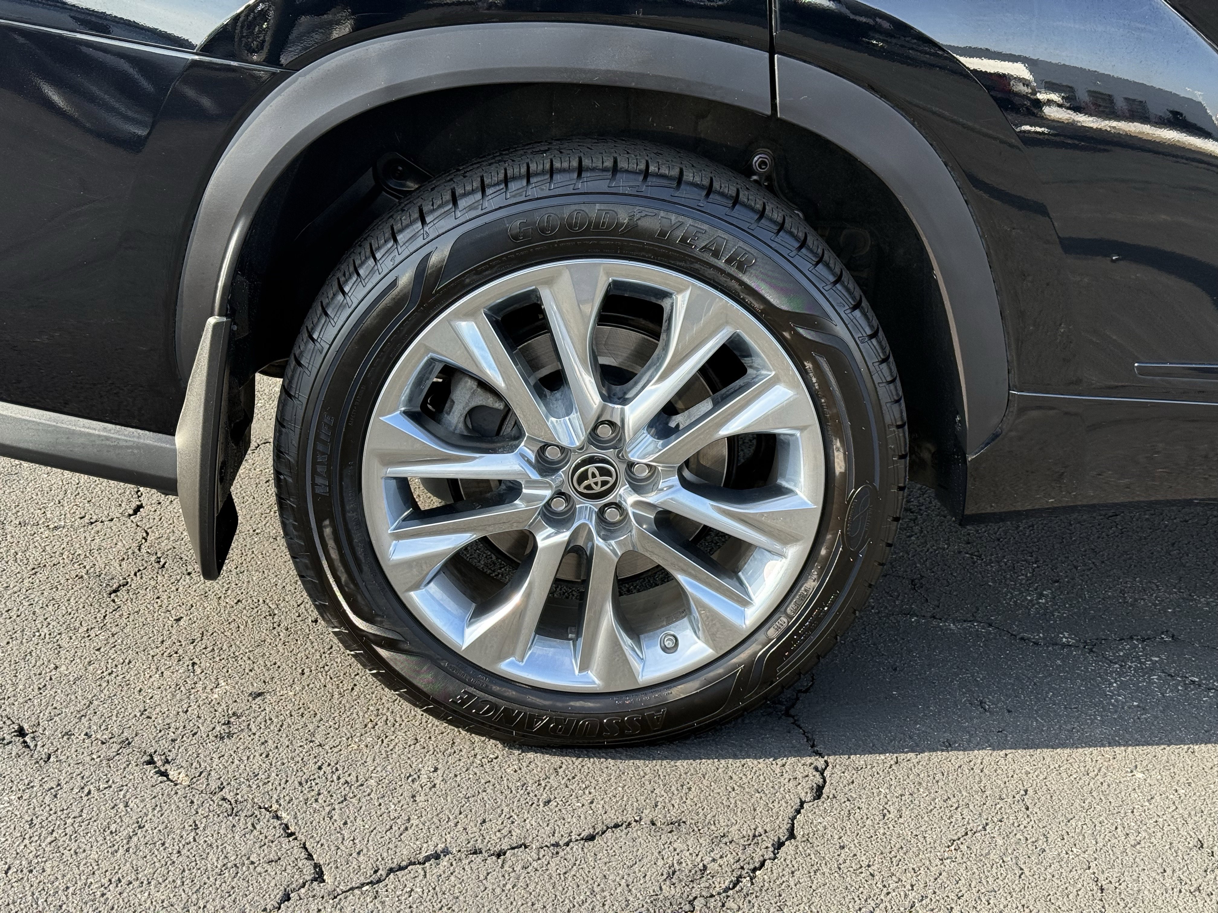 Used 2023 Toyota Highlander Limited image 11